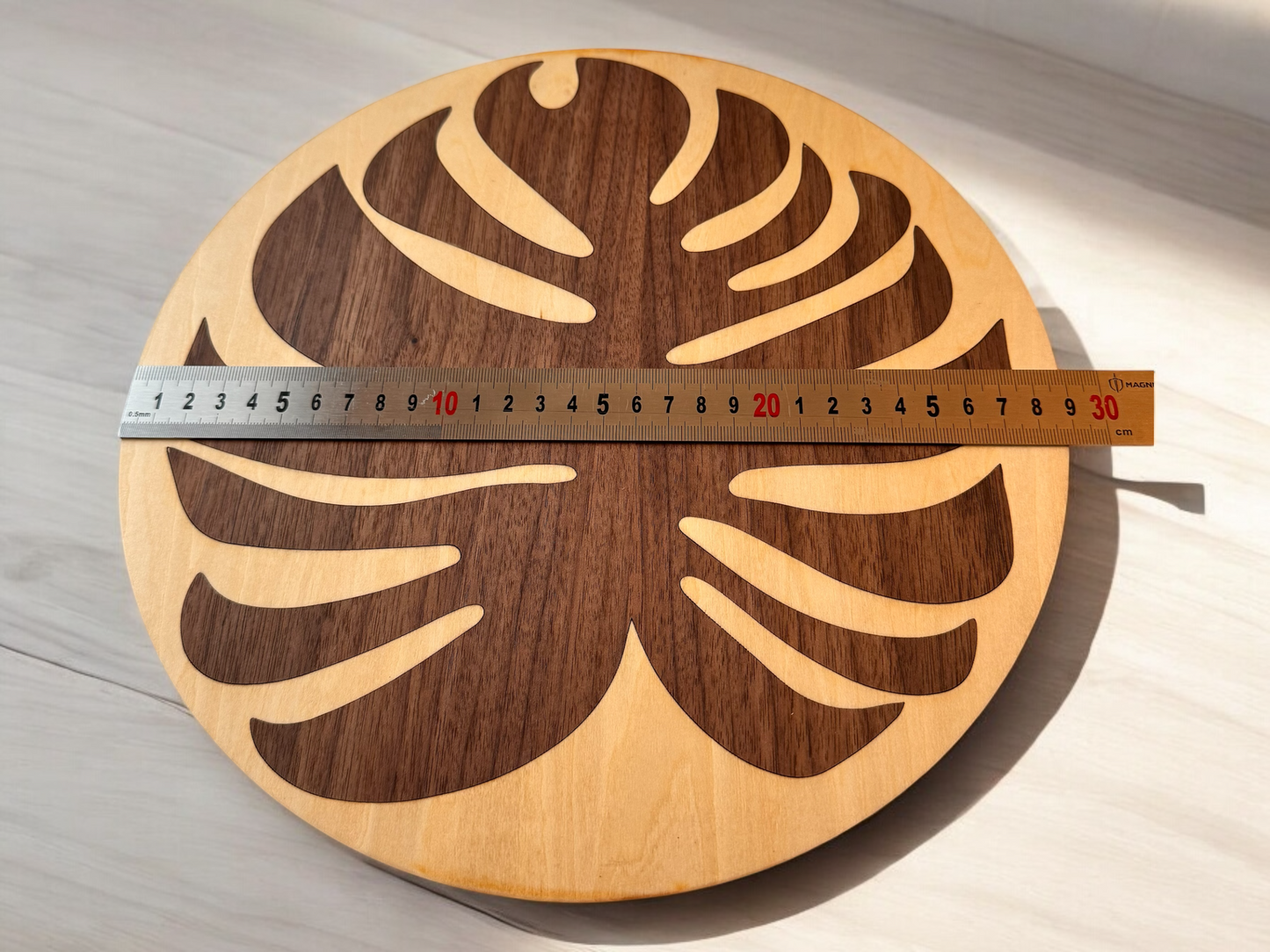 Dessous d’assiette en bois – Feuille Monstera (Ø 29 cm)
Le lot de 2.
Caractéristiques