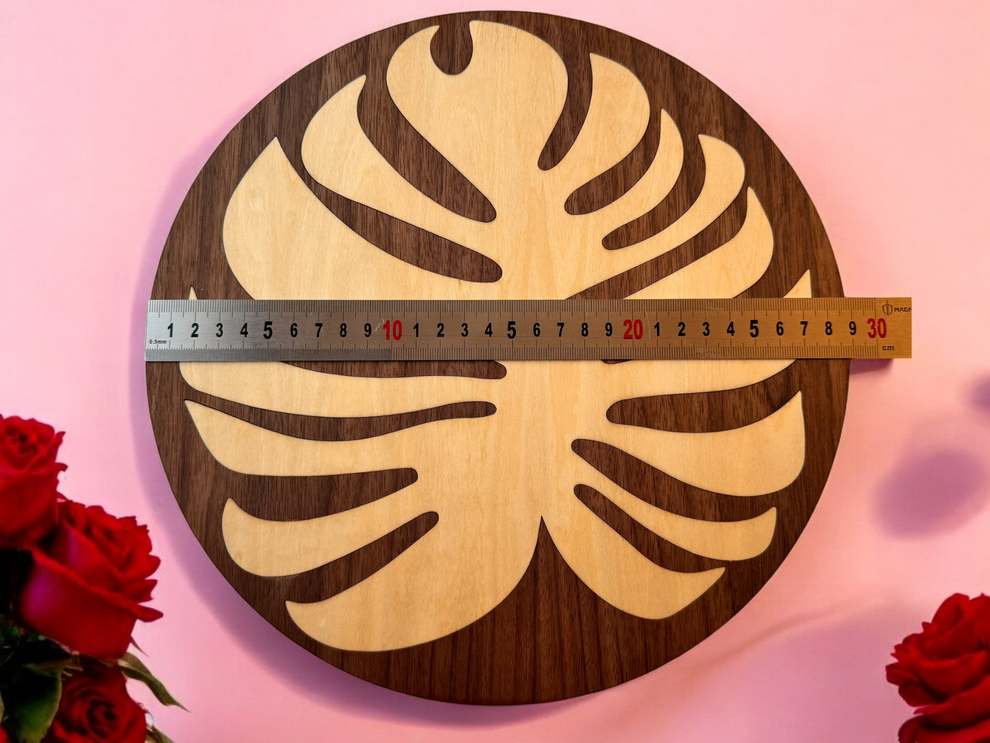Dessous d’assiette en bois – Feuille Monstera (Ø 29 cm)
Le lot de 2.
Caractéristiques