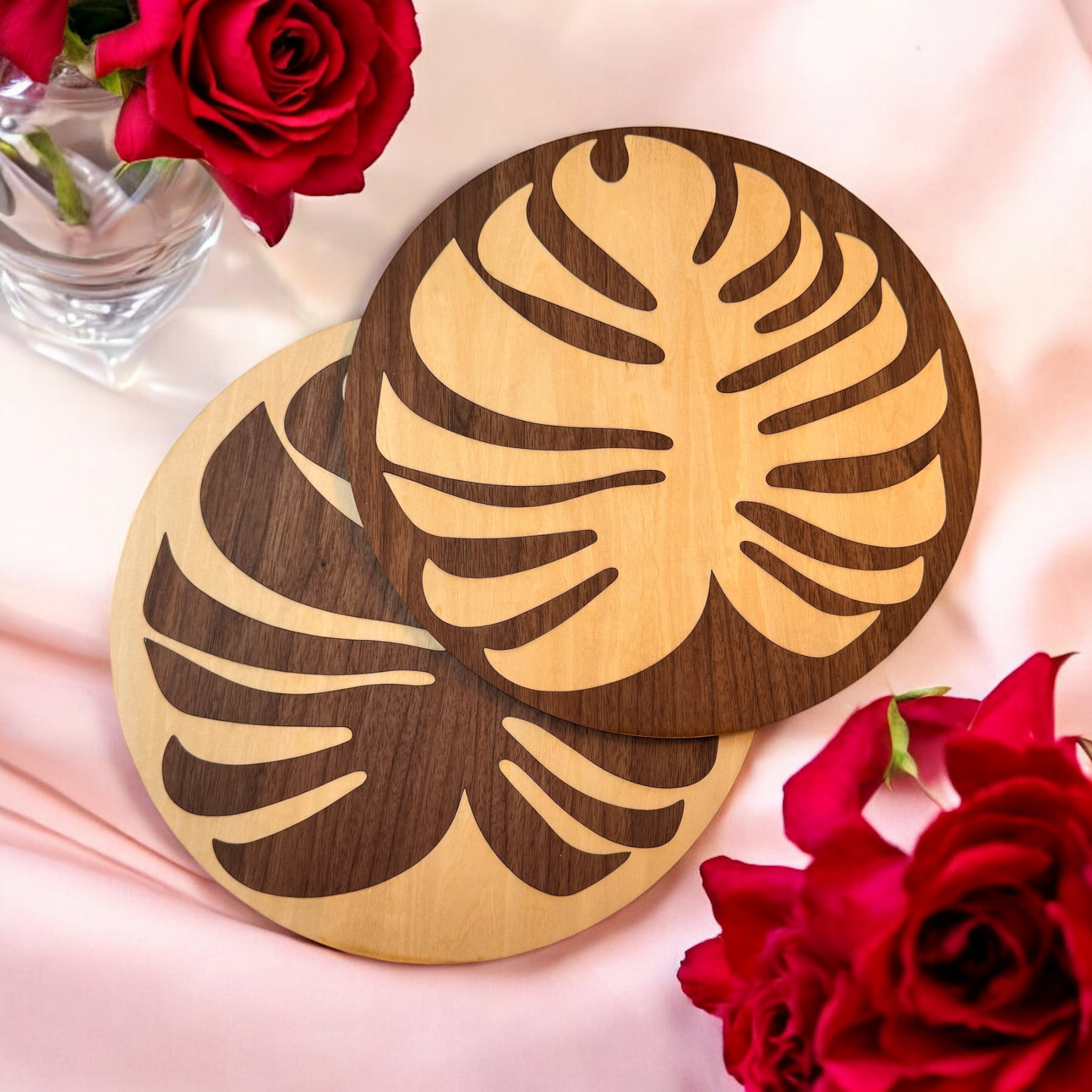 Dessous d’assiette en bois – Feuille Monstera (Ø 29 cm)
Le lot de 2.
Caractéristiques