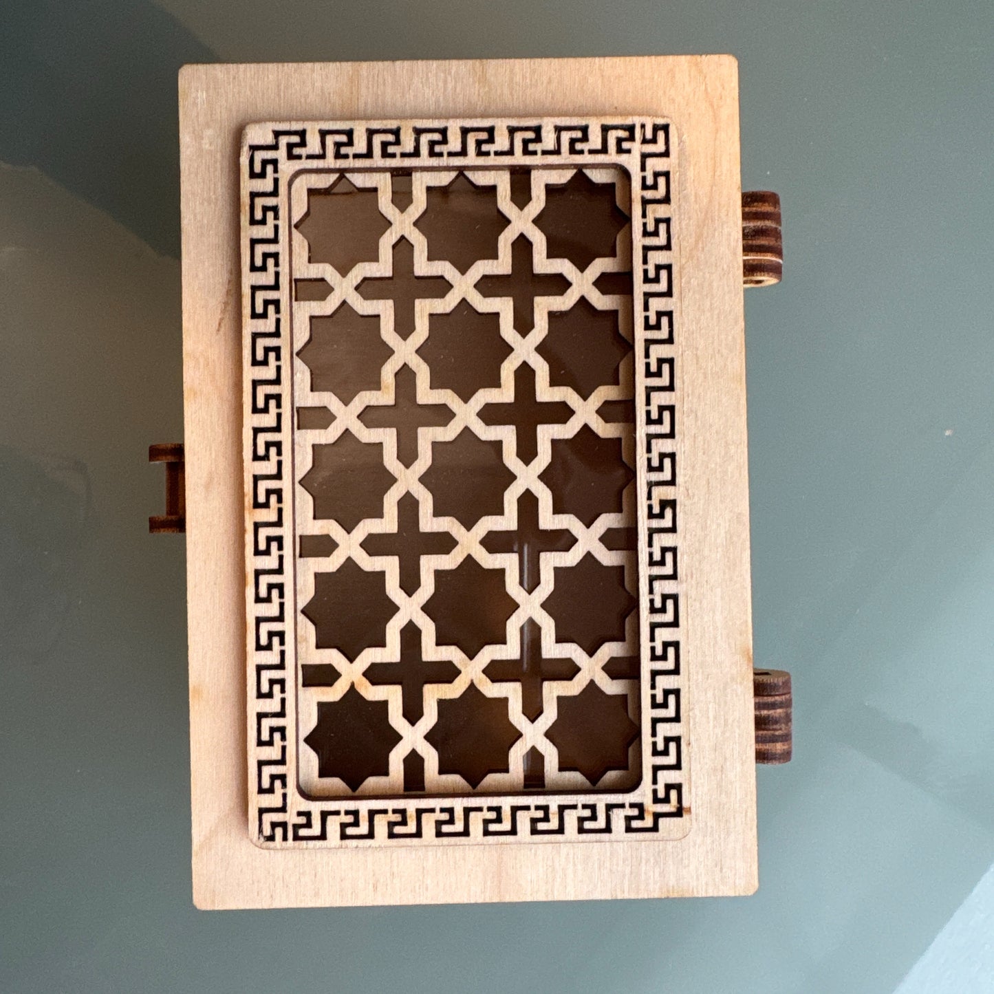 Coffret à Bijoux en Bois avec Motifs Découpés au Laser et Verre Acrylique