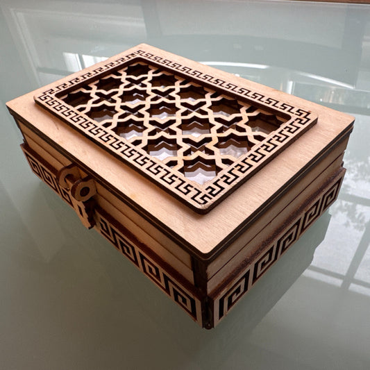 Coffret à Bijoux en Bois avec Motifs Découpés au Laser et Verre Acrylique