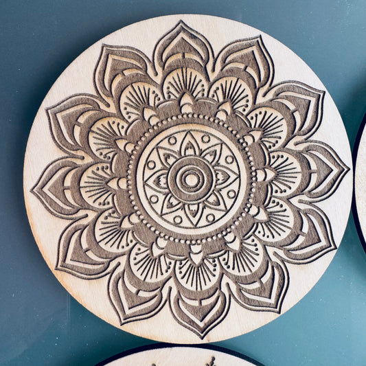Lot de 6 Sous-verres Mandala en Bois d’Érable – Gravure Laser Recto Verso – Artisanat Français – Zen & Élégance Naturelle (Copie)
